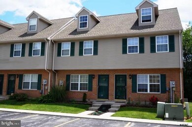 127 Orchard Ln unit 45, Hanover, PA 17331 - photo 2