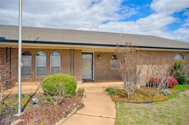 1013 NE 4th St, Moore, OK 73160 - photo 3