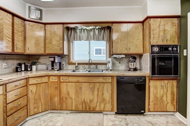 521 W Ensley Ave, Auburn, IN 46706 - photo 7