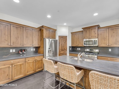 4-web-or-mls-865-w-benjamin-pl