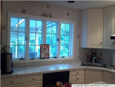 unlisted-address, Staten Island, NY 10312 - photo 4