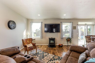 18-web-or-mls-805 SE Dacotah Court-17