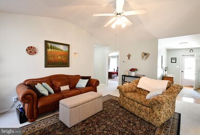 10403 Woodlake Ct, Spotsylvania, VA 22553 - photo 4