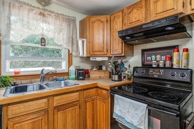 10 Thornapple Cir, Rutland, MA 01543 - photo 4