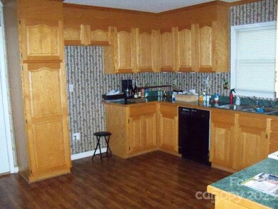 818 Hidden Creek Cir, Salisbury, NC 28147 - photo 3