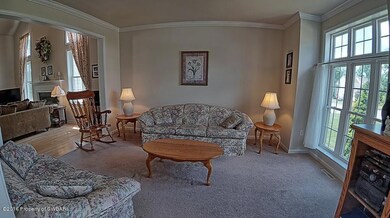 1041 Manor Dr, Mountain Top, PA 18707 - photo 4