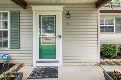942 Mcguire Dr, Toms River, NJ 08753 - photo 6
