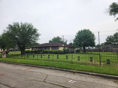 4923 Teton St, Houston, TX 77033 - photo 2