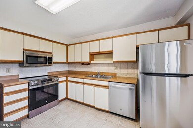 Greens of Leisure World unit 4-812, Silver Spring, MD 20906 - photo 7