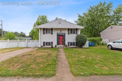 1107 Odessa Dr, Holly, MI 48442 - photo 2