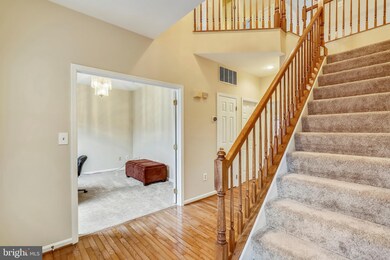 19805 Madrigal Dr, Germantown, MD 20876 - photo 5