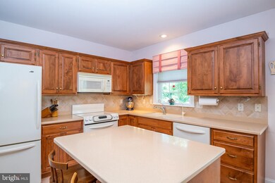 140 N Cacoosing Dr, Reading, PA 19608 - photo 7