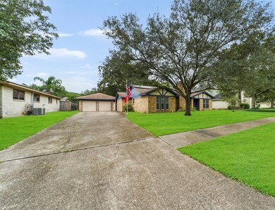 2410 Harwell Cir, Alvin, TX 77511 - photo 2