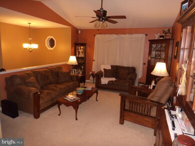 1306 Mallard Dr W, Chambersburg, PA 17202 - photo 3