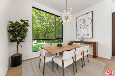 12119 Travis St, Los Angeles, CA 90049 - photo 4