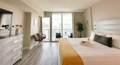 Icon Brickell Tower 3 unit 4405, Miami, FL 33131 - photo 4