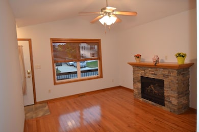 544 6th St SW, Pine Island, MN 55963 - photo 2