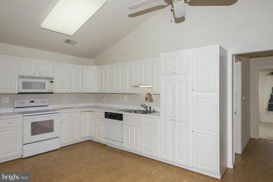 2003 Rudy Serra Dr unit 3D, Sykesville, MD 21784 - photo 7