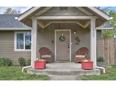 1407 E 10th St, Newberg, OR 97132 - photo 2