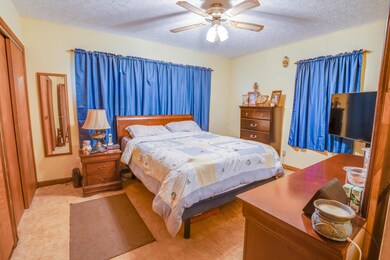 3604 S Hamilton-4