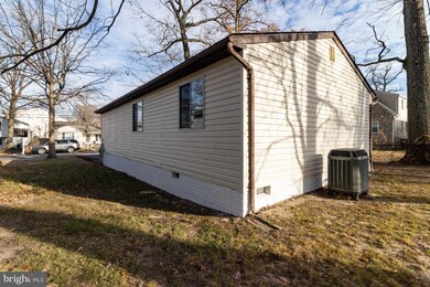 7826 E Shore Rd, Pasadena, MD 21122 - photo 4