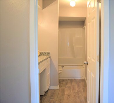 7033 Kinney St unit A, Houston, TX 77087 - photo 4