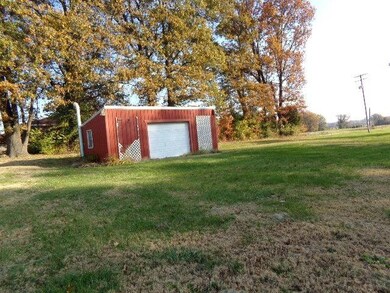 1409 Dorris Heights Rd, Harrisburg, IL 62946 - photo 3