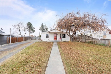 2213 W 6th Ave, Kennewick, WA 99336 - photo 2