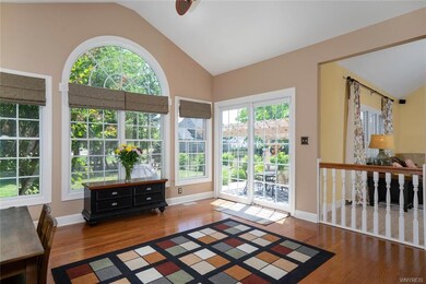 Morning Room with cathedral ceiling, Palladian win