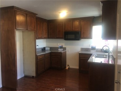 828 W Maple St, Compton, CA 90220 - photo 4