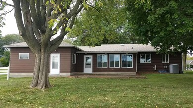 704 E 15th St S, Newton, IA 50208 - photo 2