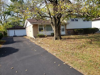 18920 Loretto Ln, Country Club Hills, IL 60478 - photo 2