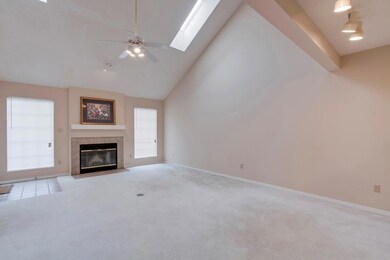 05_ChotaViewCircle_204_Living04