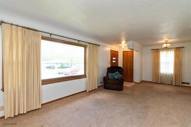 3906 Aurora Ave, Des Moines, IA 50310 - photo 4