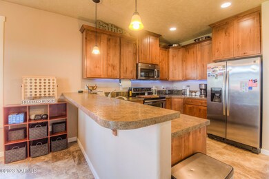 802 Summit Ave, Moxee, WA 98936 - photo 6