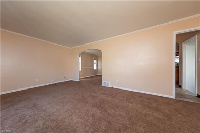 24301 Yosemite Dr, Euclid, OH 44117 - photo 4