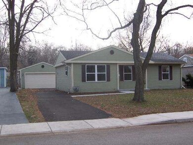 17 Cardinal Ln, Carpentersville, IL 60110 - photo 2