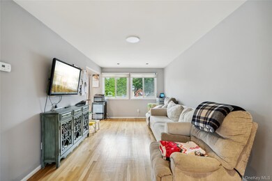 11 Robin Ln, Plainview, NY 11803 - photo 6