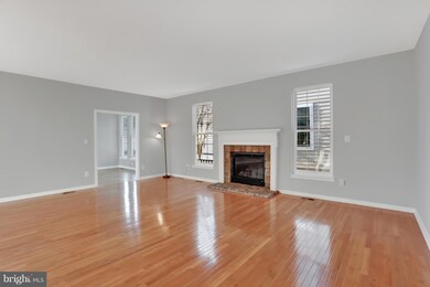 25138 Justice Dr, Chantilly, VA 20152 - photo 4