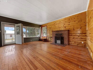 297 Pine St, Halfway, OR 97834 - photo 6