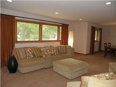 Huge formal living room with dining room~