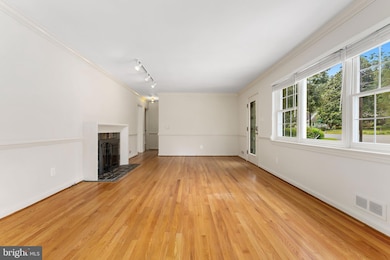 10601 Kinloch Rd, Silver Spring, MD 20903 - photo 5