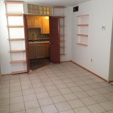 2901 A E 17th Living Room