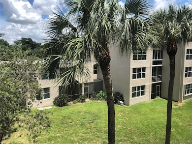 9441 Evergreen Place unit 301, Davie, FL 33324 - photo 7