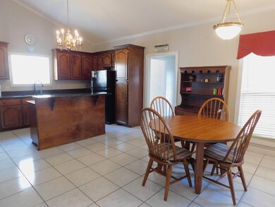 Kitchen/Breakfast Area