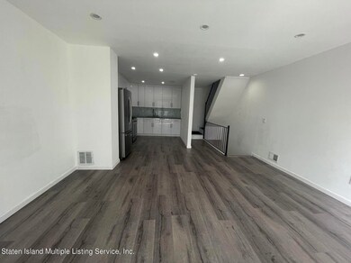 43 Country Dr E unit A, Staten Island, NY 10314 - photo 3