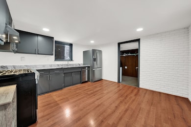 541 Charles St, Aurora, IL 60506 - photo 7