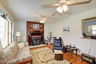 7906 Maple Hill Rd, Louisville, KY 40219 - photo 6