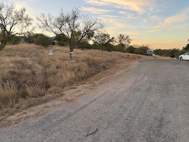 304 Red Wine, Horseshoe Bay, TX 78657 - photo 2