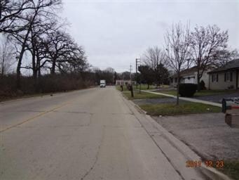 109 Bolz Rd, Carpentersville, IL 60110 - photo 5